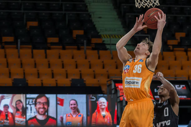 场地条件或 场地条件或