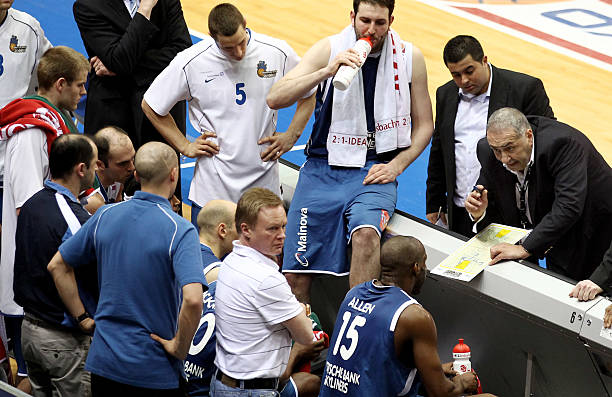 外界纷纷猜 外界纷纷猜